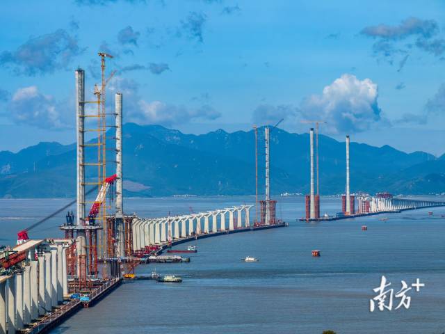 黃茅海跨海通道建設(shè)現(xiàn)場。