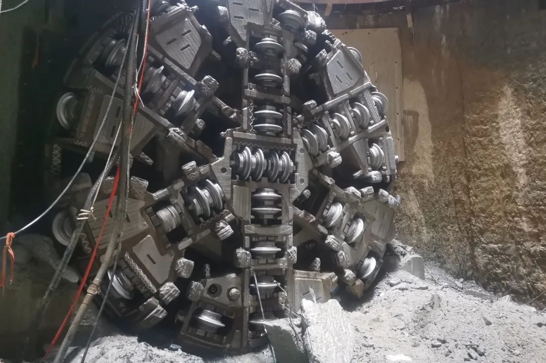新青州電纜隧道項目“中鐵1128號”順利貫通